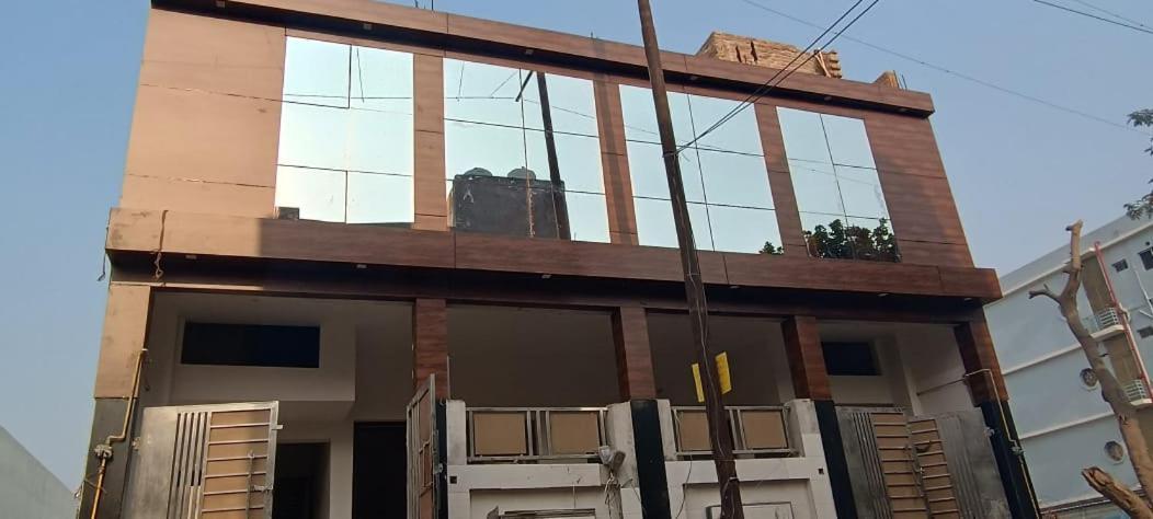 Geeta Dham Guest house Vrindavan