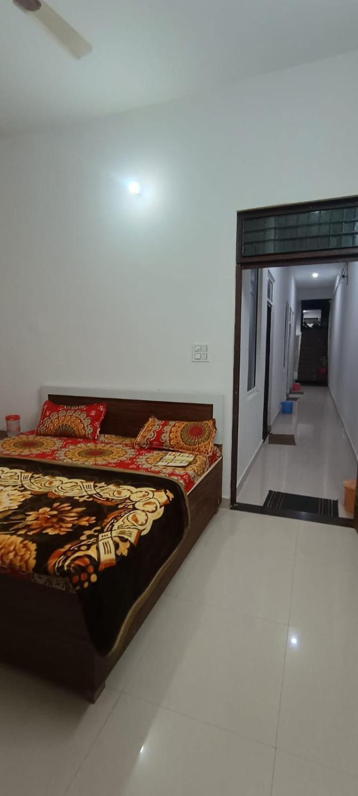 Geeta Dham Guest house Vrindavan